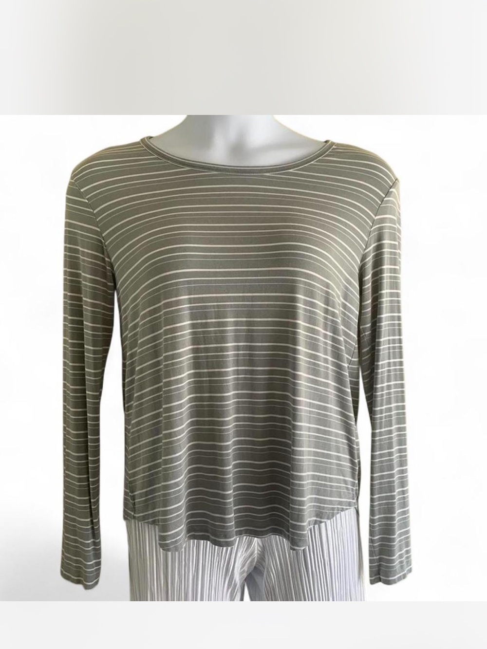 American Eagle Outfitters grey & white  Striped Long-Sleeve Tee size M